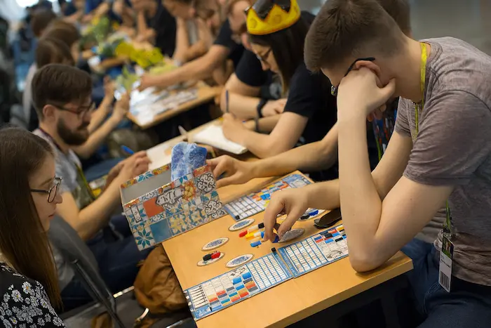 Stół z grami planszowymi